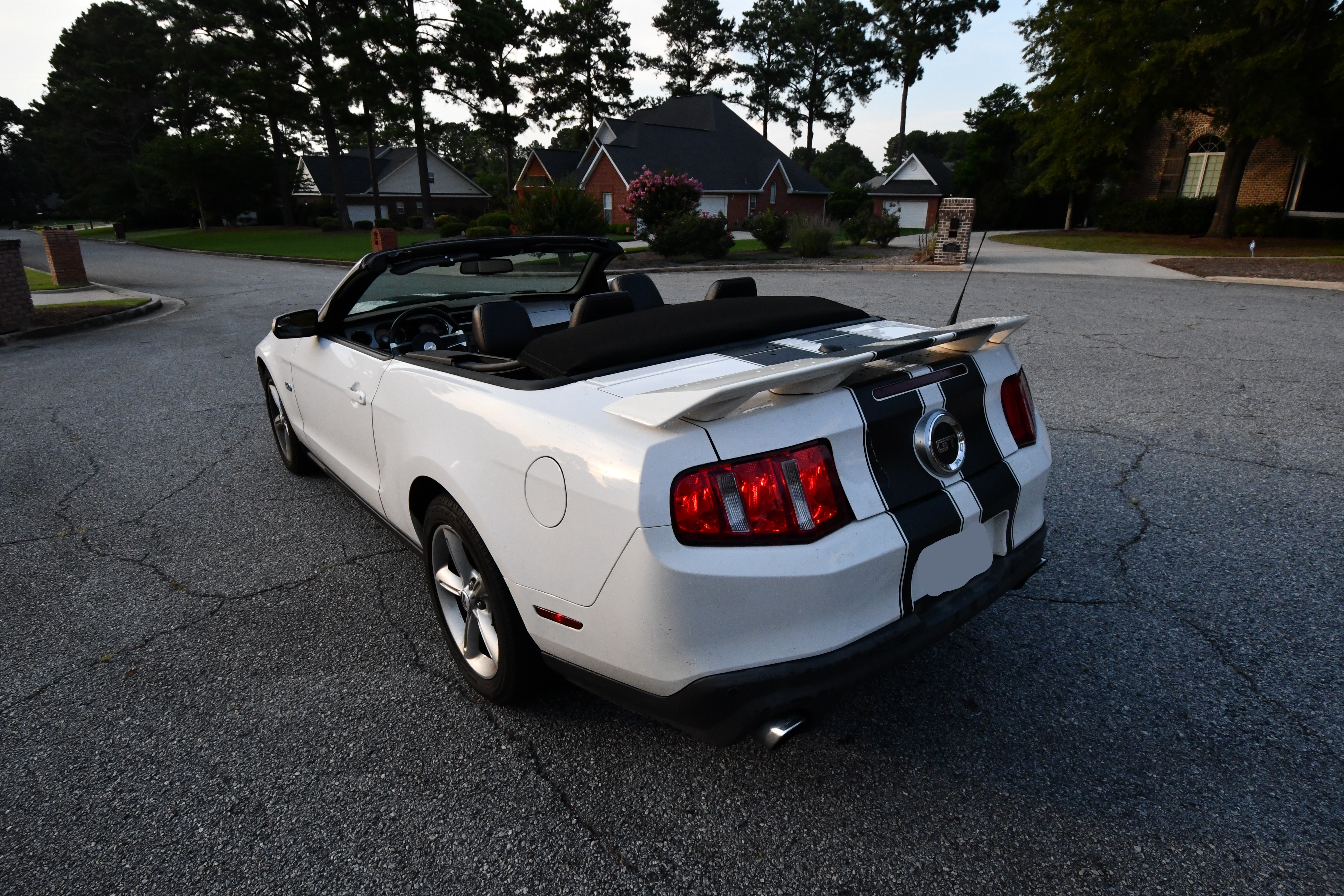Used 2012 Ford Mustang GT Premium w/ Security Pkg RWD image 4
