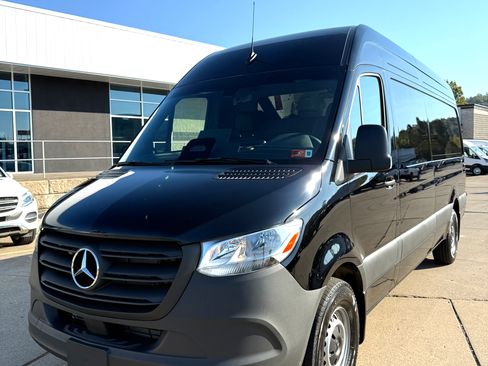 Used 2025 Mercedes-Benz Sprinter 2500 image 1
