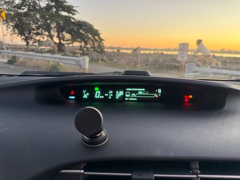 Used 2015 Toyota Prius Four image 19