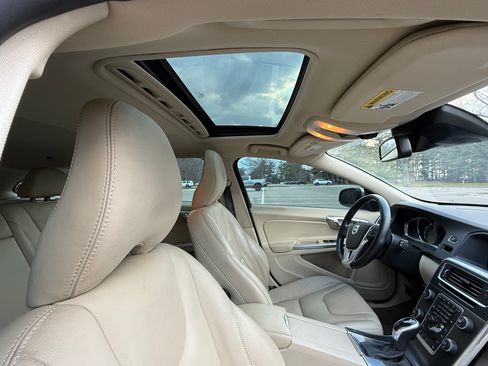 Used 2015 Volvo V60 T5 Premier Plus image 9