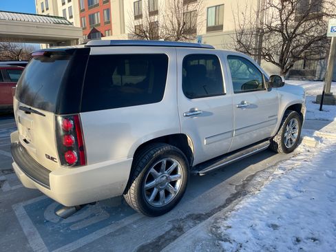 Used 2013 GMC Yukon Denali image 2