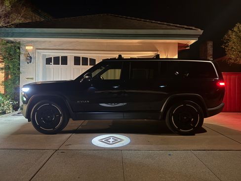 Used 2025 Rivian R1S Adventure image 10