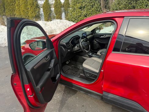 Used 2020 Ford Escape SE Sport image 9