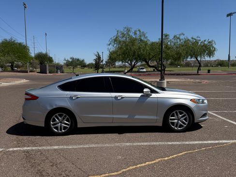 Used 2016 Ford Fusion SE FWD image 8