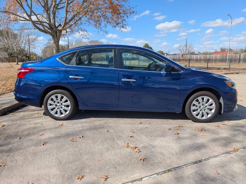 Used 2018 Nissan Sentra S image 9