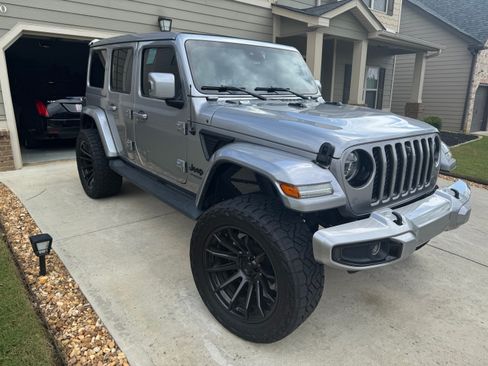 Used 2021 Jeep Wrangler Unlimited Sahara AWD/4WD image 6