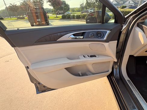 Used 2019 Lincoln MKZ Reserve w/ Reserve Plus Package FWD image 13