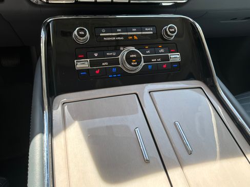 Used 2019 Lincoln Navigator Black Label w/ Cargo Package AWD/4WD image 23