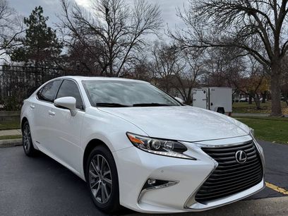 Used 2016 Lexus ES 300h w/ Navigation System Package