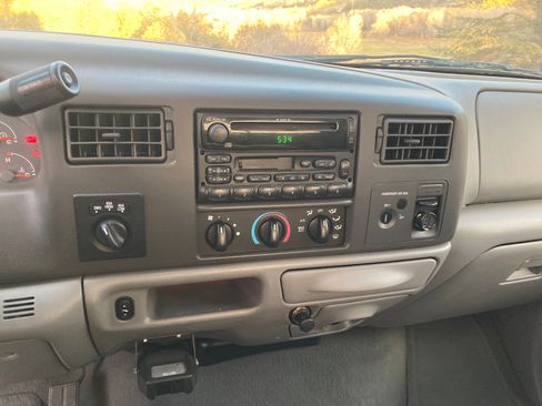 Used 2003 Ford F250 XLT image 4