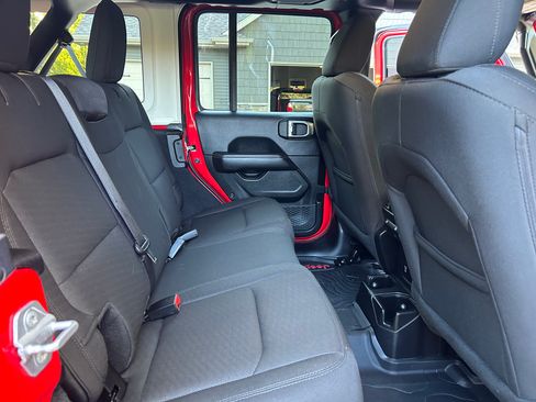 Used 2019 Jeep Wrangler Unlimited Sahara w/ Uconnect 4C Nav & Sound Group image 11