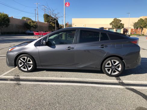 Used 2017 Toyota Prius Three Touring image 8