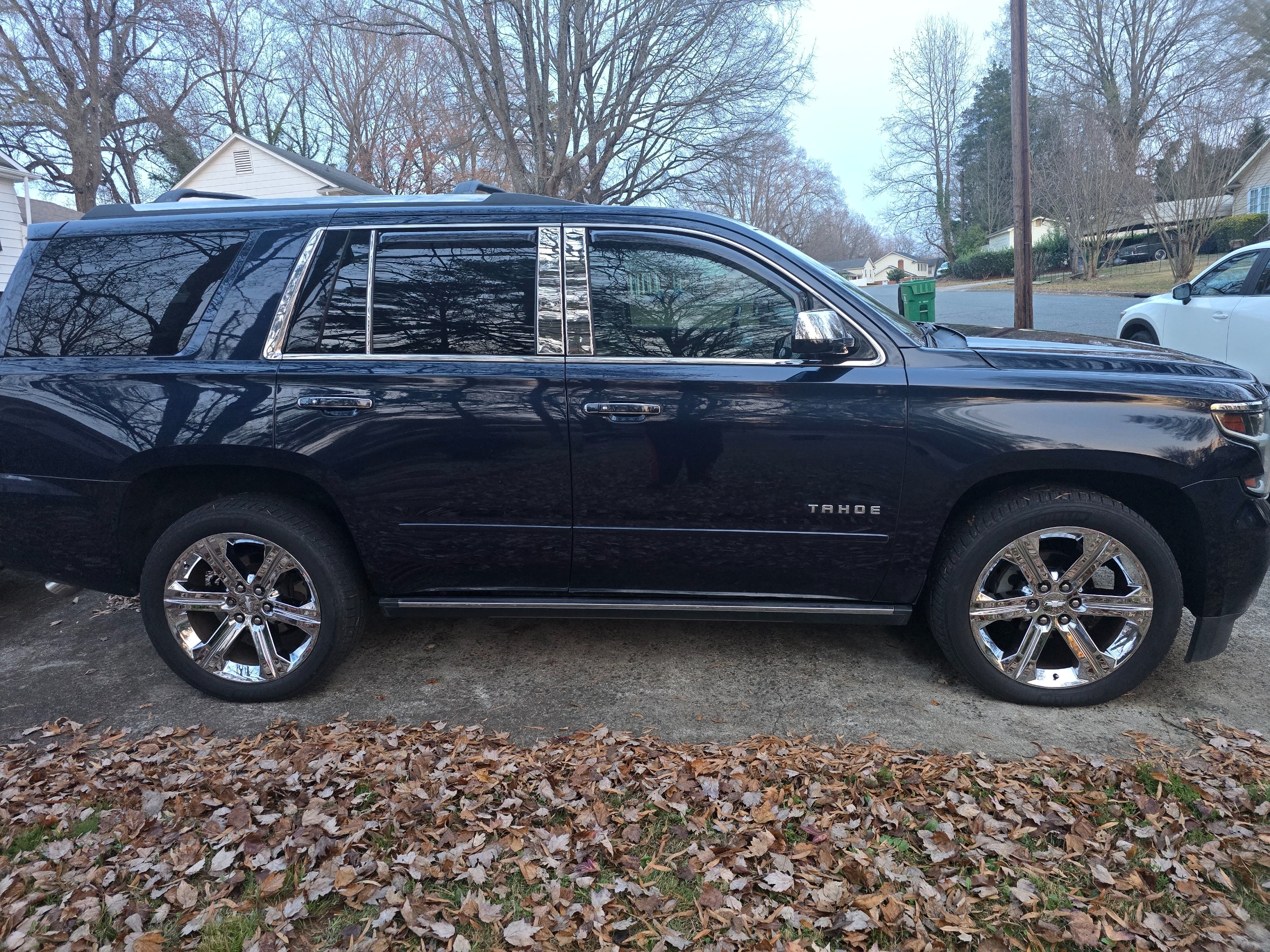 Used 2019 Chevrolet Tahoe Premier AWD/4WD image 1
