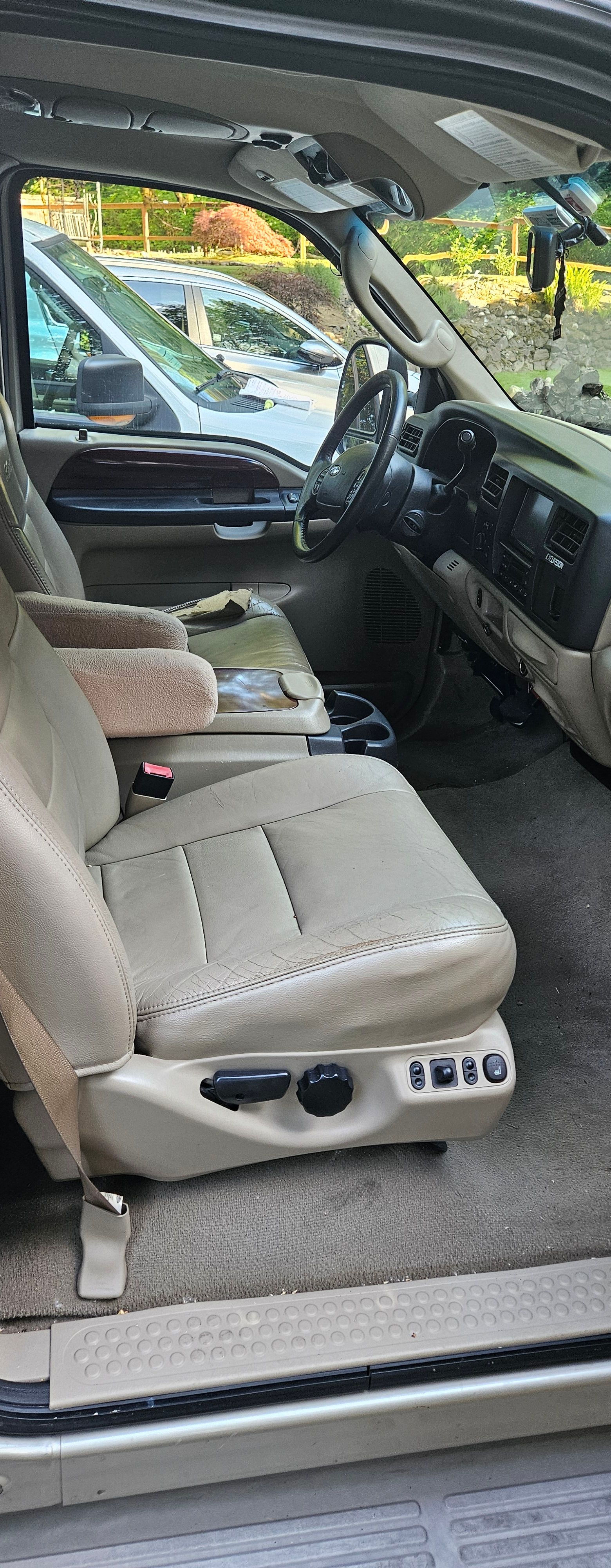 Used 2005 Ford Excursion Limited AWD/4WD image 25