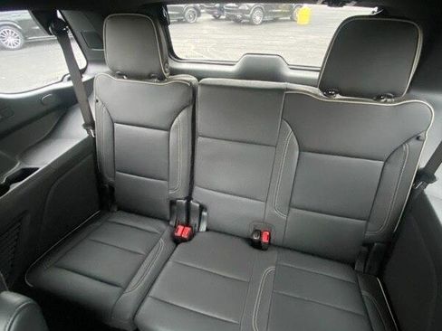 Used 2025 Chevrolet Tahoe Premier AWD/4WD image 15