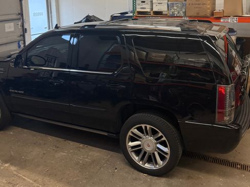 Used 2014 Cadillac Escalade Premium image 15