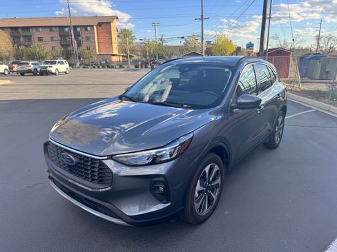 Used 2025 Ford Escape Platinum image 1