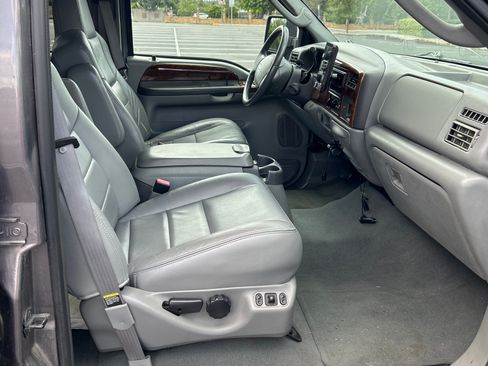 Used 2004 Ford F250 Lariat RWD image 12