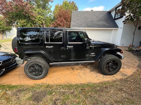Used 2016 Jeep Wrangler Unlimited Sahara w/ Connectivity Group AWD/4WD image 9