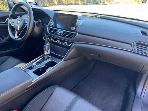 Used 2019 Honda Accord EX image 32