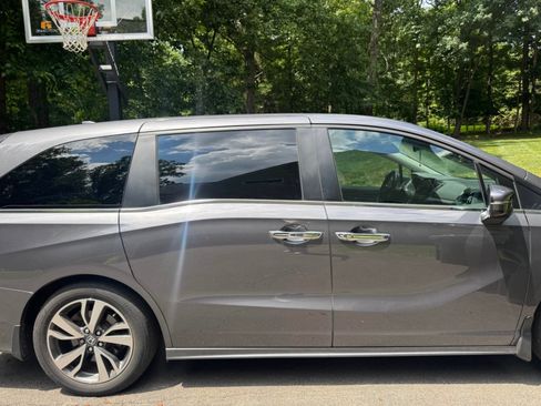 Used 2023 Honda Odyssey Touring image 1