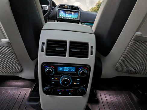 Used 2019 Jaguar F-PACE SVR image 14