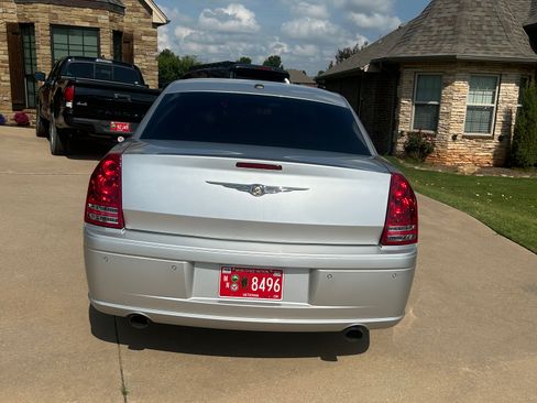 Used 2009 Chrysler 300 SRT8 w/ SRT Option Group II RWD image 8