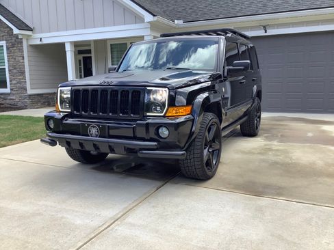 Used 2008 Jeep Commander Sport image 1
