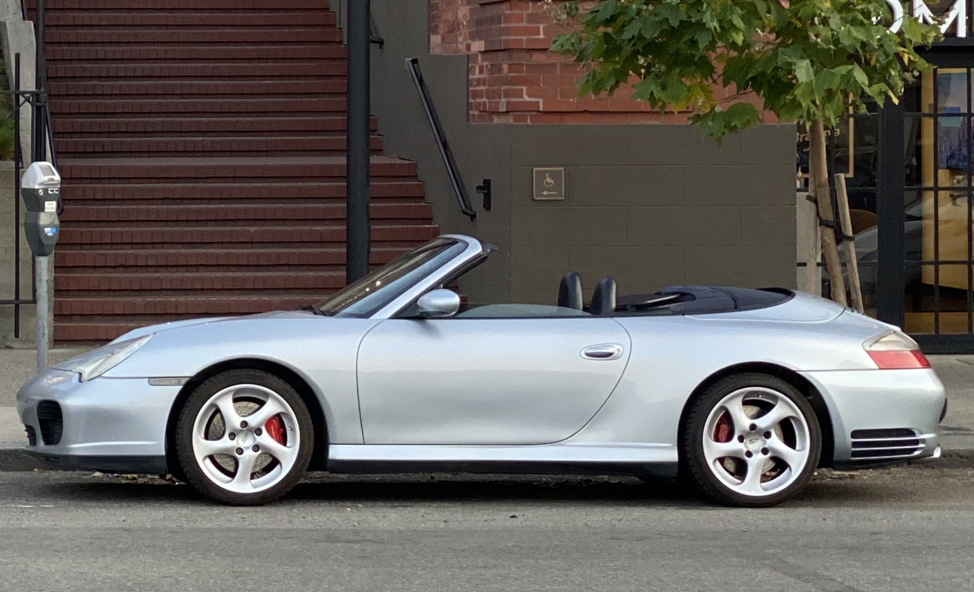 Used 2004 Porsche 911 Carrera 4S AWD/4WD image 26