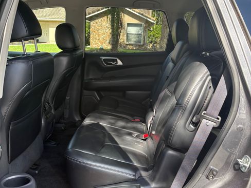 Used 2017 Nissan Pathfinder SL image 5