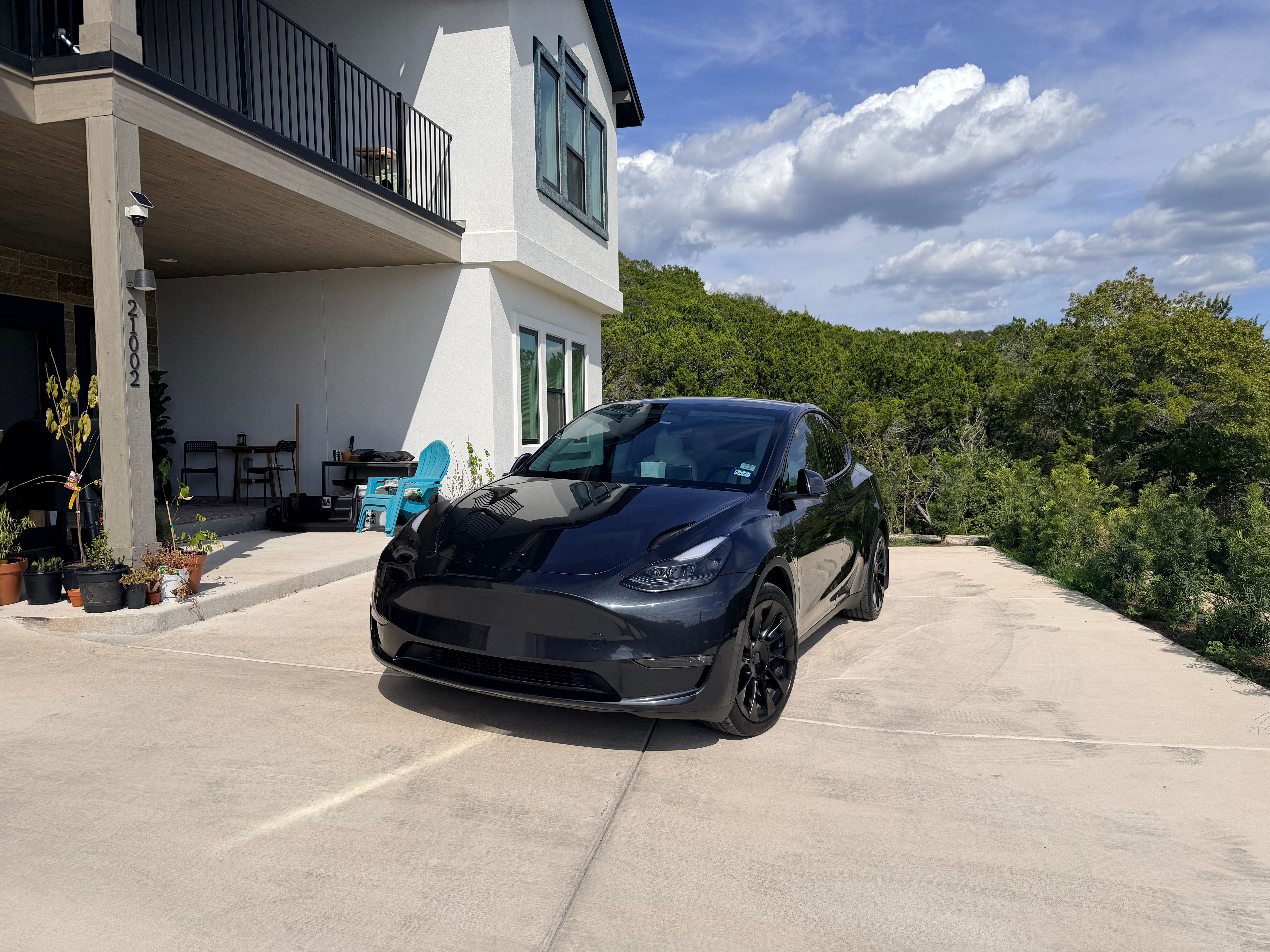 Used 2024 Tesla Model Y Long Range AWD/4WD image 2