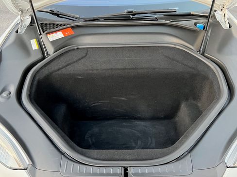 Used 2015 Tesla Model S 70D image 5