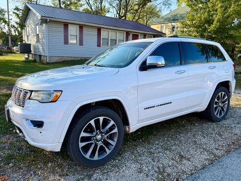 Used 2017 Jeep Grand Cherokee Overland AWD/4WD image 2