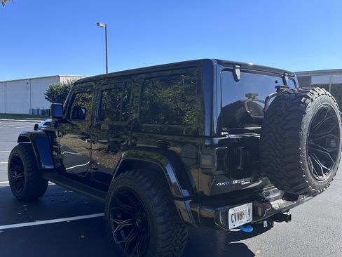 Used 2022 Jeep Wrangler Unlimited Sahara w/ Cold Weather Group image 8