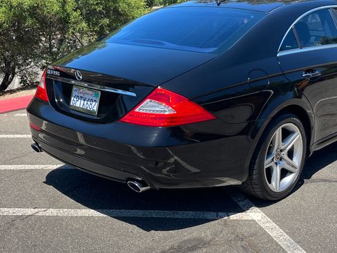 Used 2011 Mercedes-Benz CLS 550 image 2