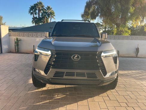 Used 2025 Lexus GX 550 image 2