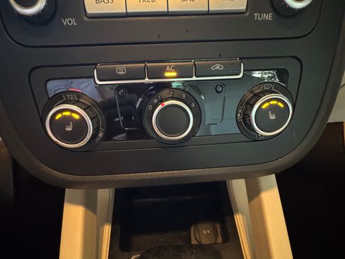 Used 2010 Volkswagen Jetta SE image 9