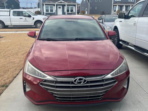 Used 2019 Hyundai Elantra SE image 2