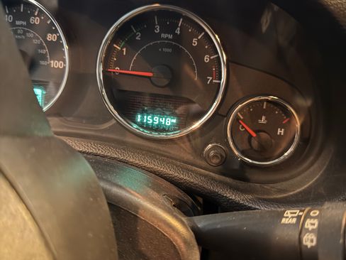 Used 2015 Jeep Wrangler Unlimited Sahara AWD/4WD image 16