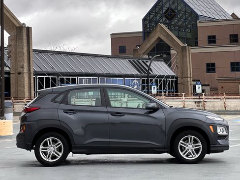 Used 2021 Hyundai Kona SE FWD image 4