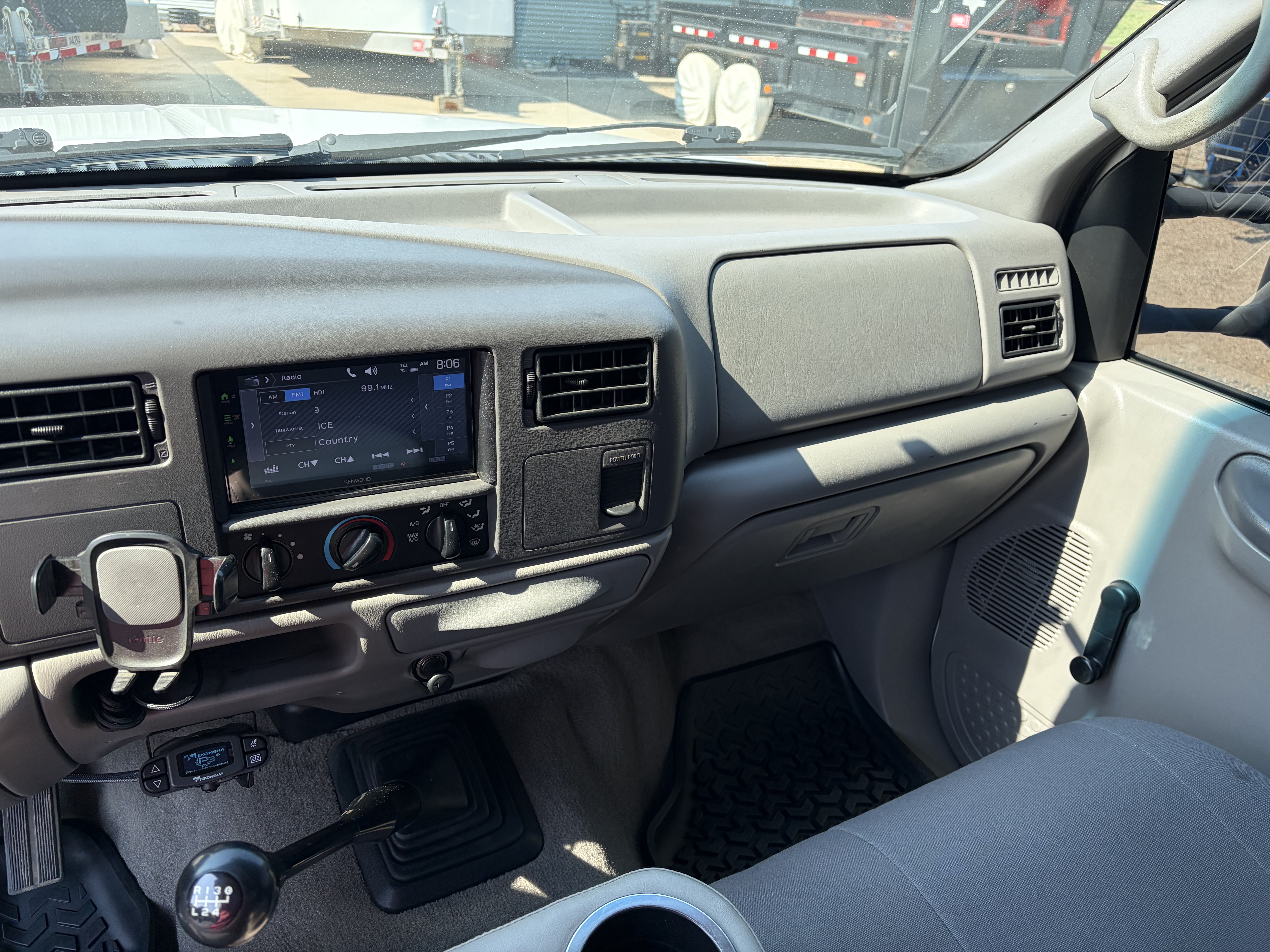 Used 2000 Ford F550 2WD Regular Cab Super Duty image 14