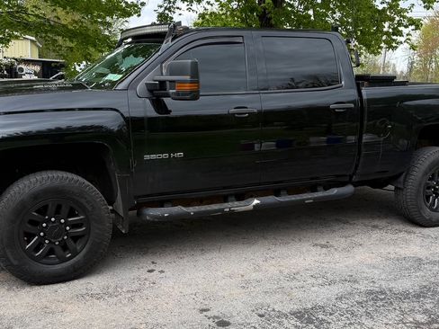 Used 2018 Chevrolet Silverado 3500 W/T AWD/4WD image 1