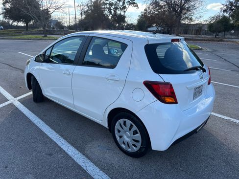 Used 2017 Toyota Yaris L image 9