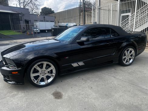 Used 2005 Ford Mustang GT Premium image 5