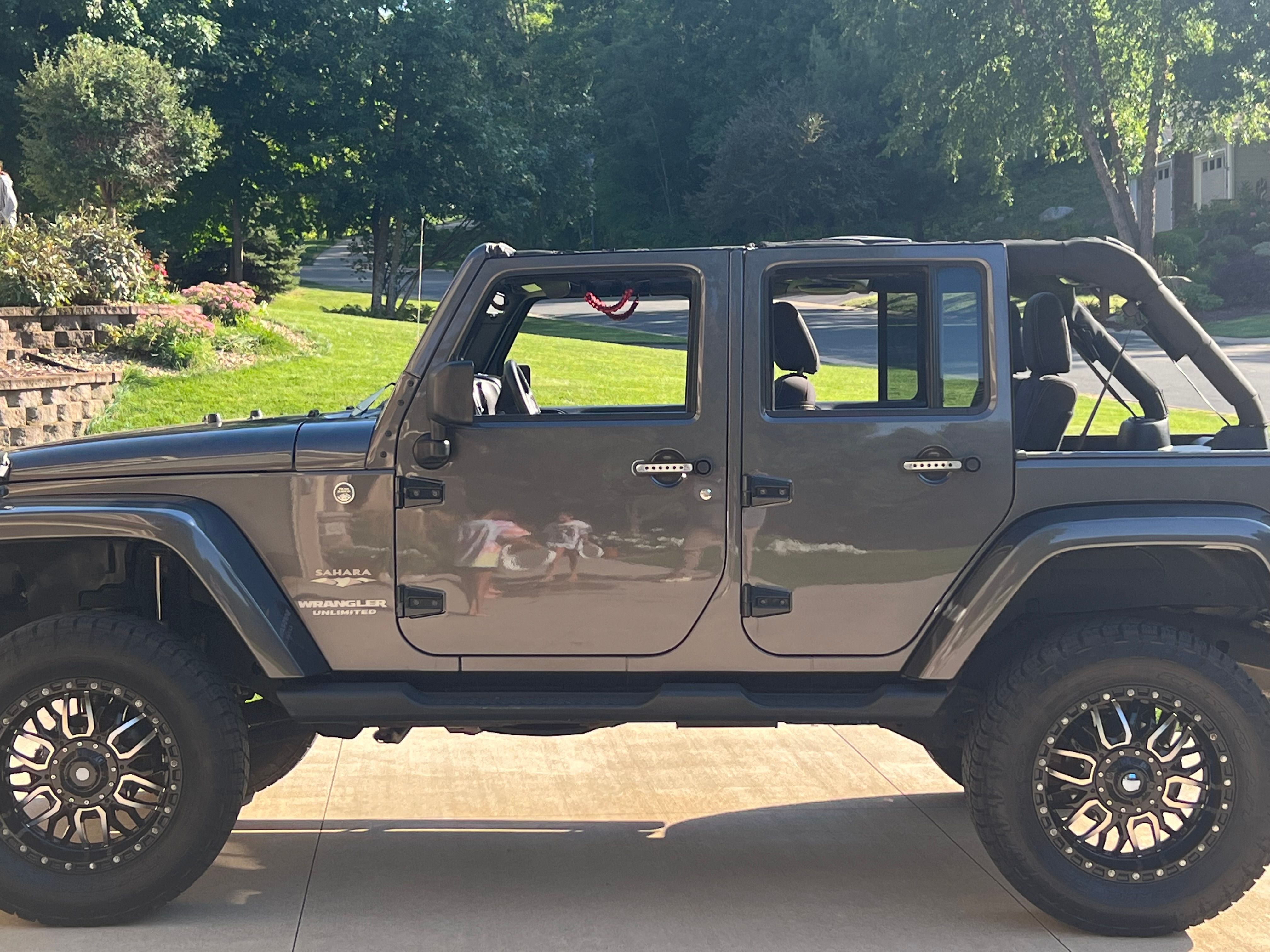 Used 2014 Jeep Wrangler Unlimited Sahara w/ Dual Top Group AWD/4WD image 6