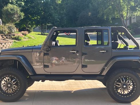 Used 2014 Jeep Wrangler Unlimited Sahara w/ Dual Top Group image 6