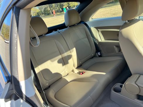 Used 2014 Volkswagen Beetle TDI image 10