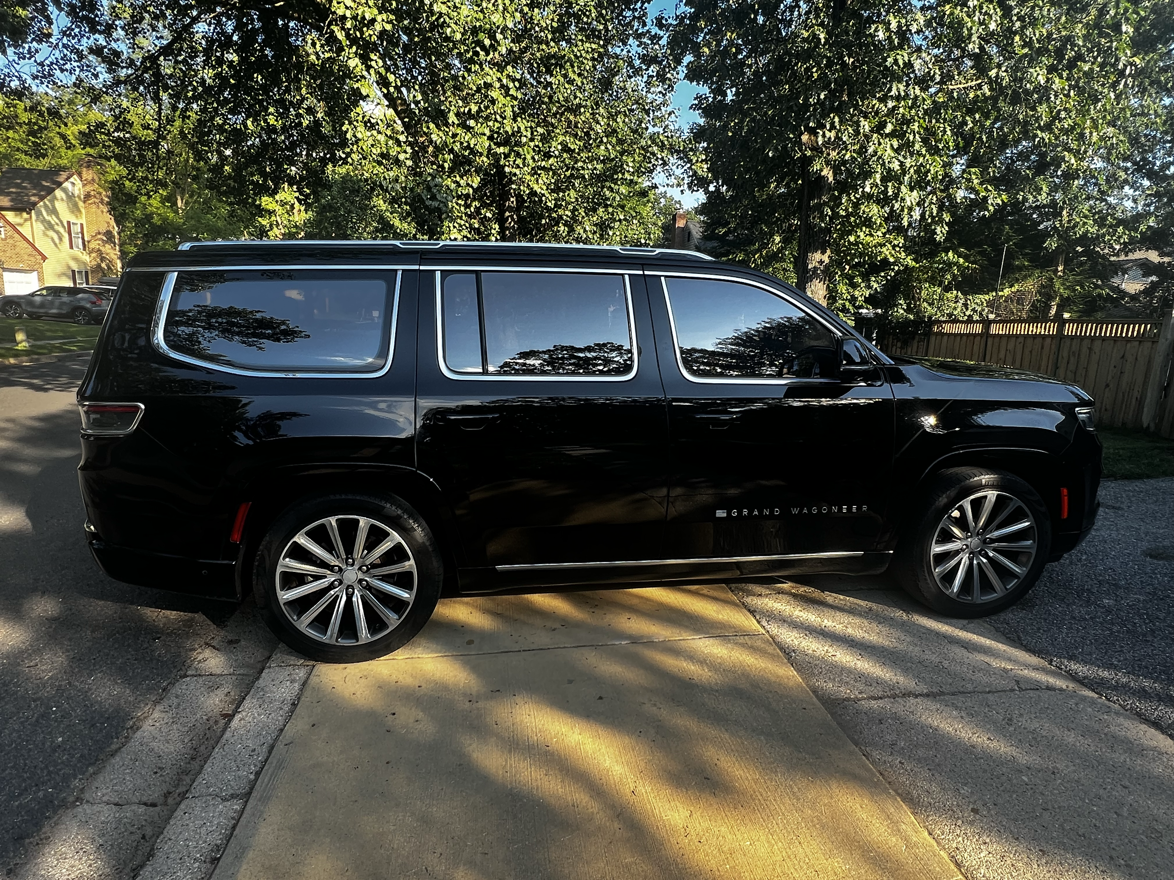 Used 2023 Jeep Grand Wagoneer Series II w/ Premium Group II AWD/4WD image 4
