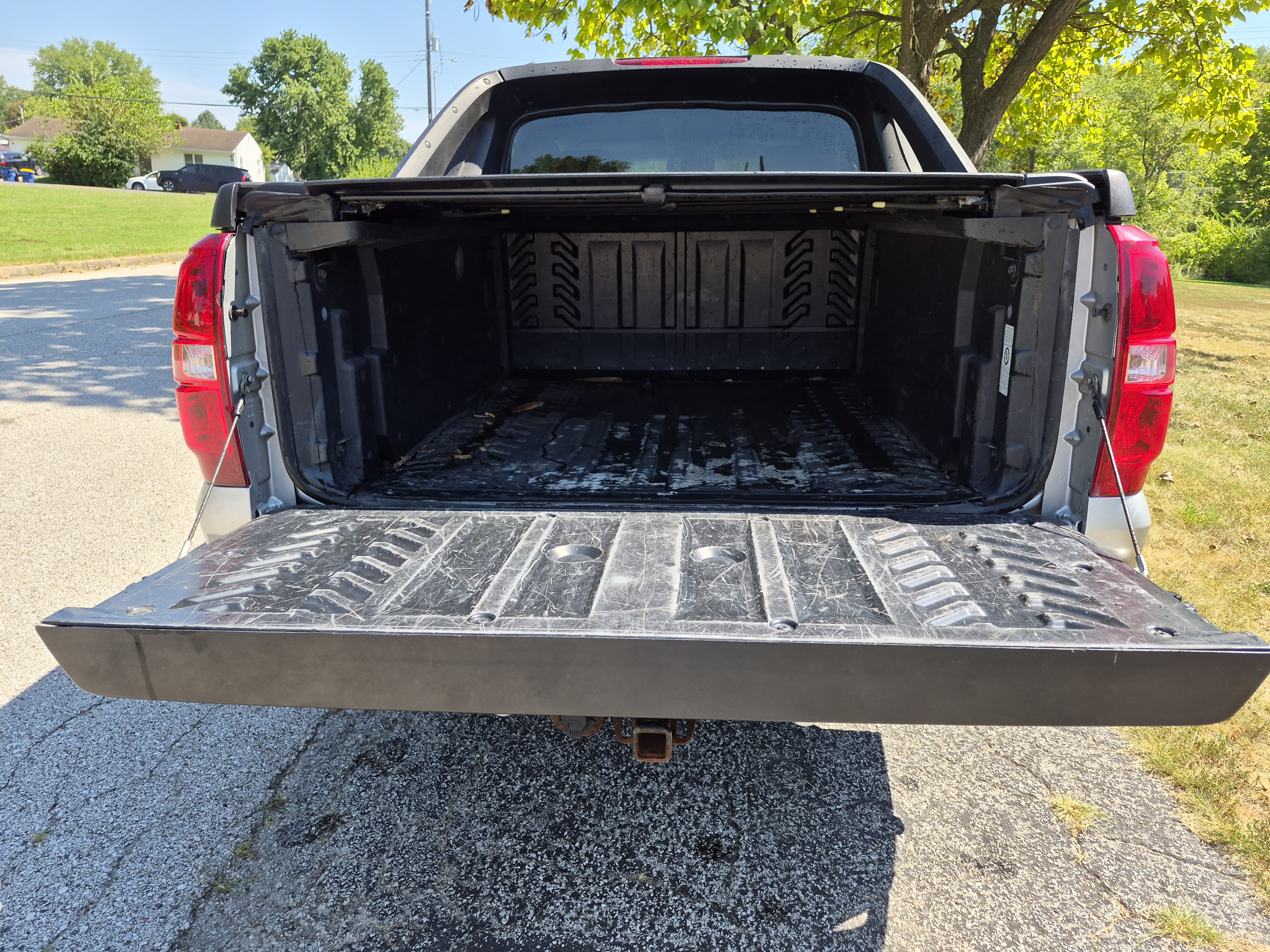 Used 2010 Chevrolet Avalanche LS w/ Interior Plus Package AWD/4WD image 14
