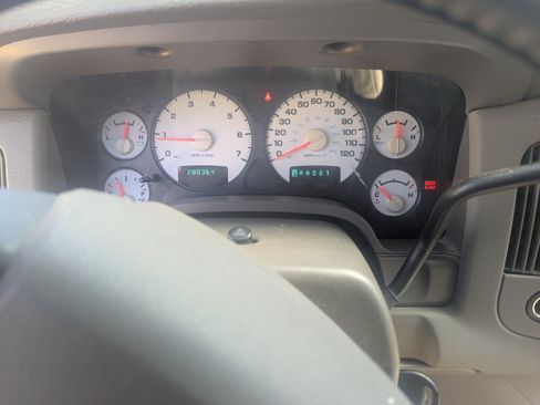 Used 2005 Dodge Ram 1500 Truck SLT image 9